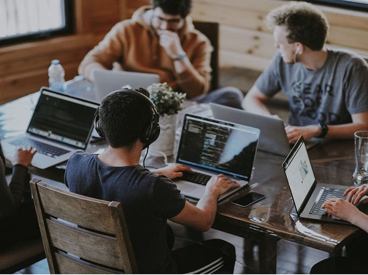 Global Digital Population Hit 4.8B in 2020 Image