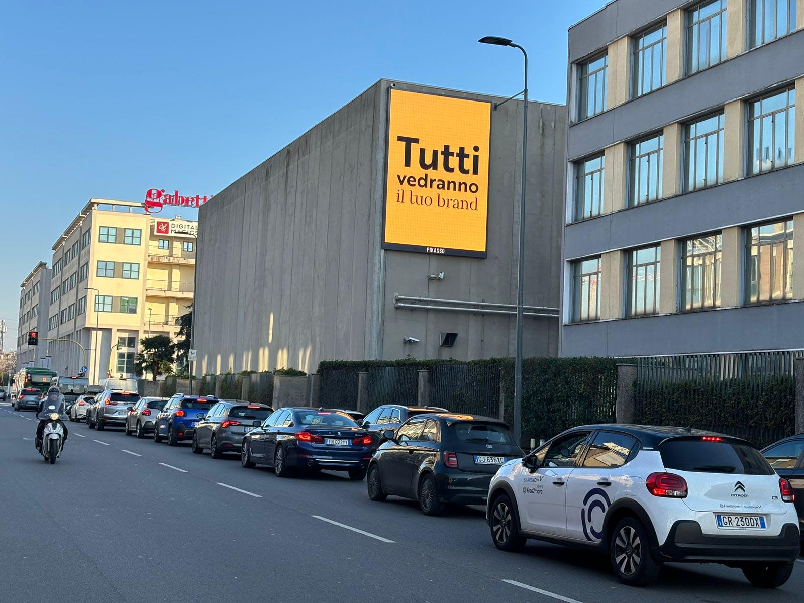 Pikasso Italia launches the first digital screen in a strategic location in Milan Image