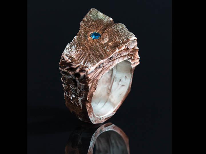 The saphire is hiding The saphire is hiding