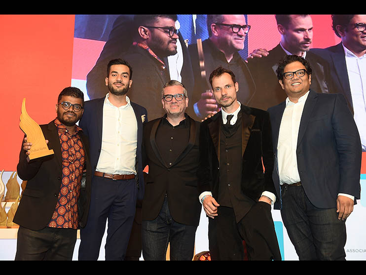 Y&R Dubai Grand Prix Print Outdoor Craft Y&R Dubai Grand Prix Print Outdoor Craft